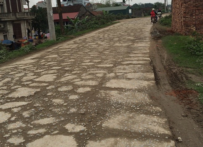 Hà[-]Nội:[-]Đường[-]đê[-]Sông[-]Đáy[-]xuống[-]cấp[-]nghiêm[-]trọng
